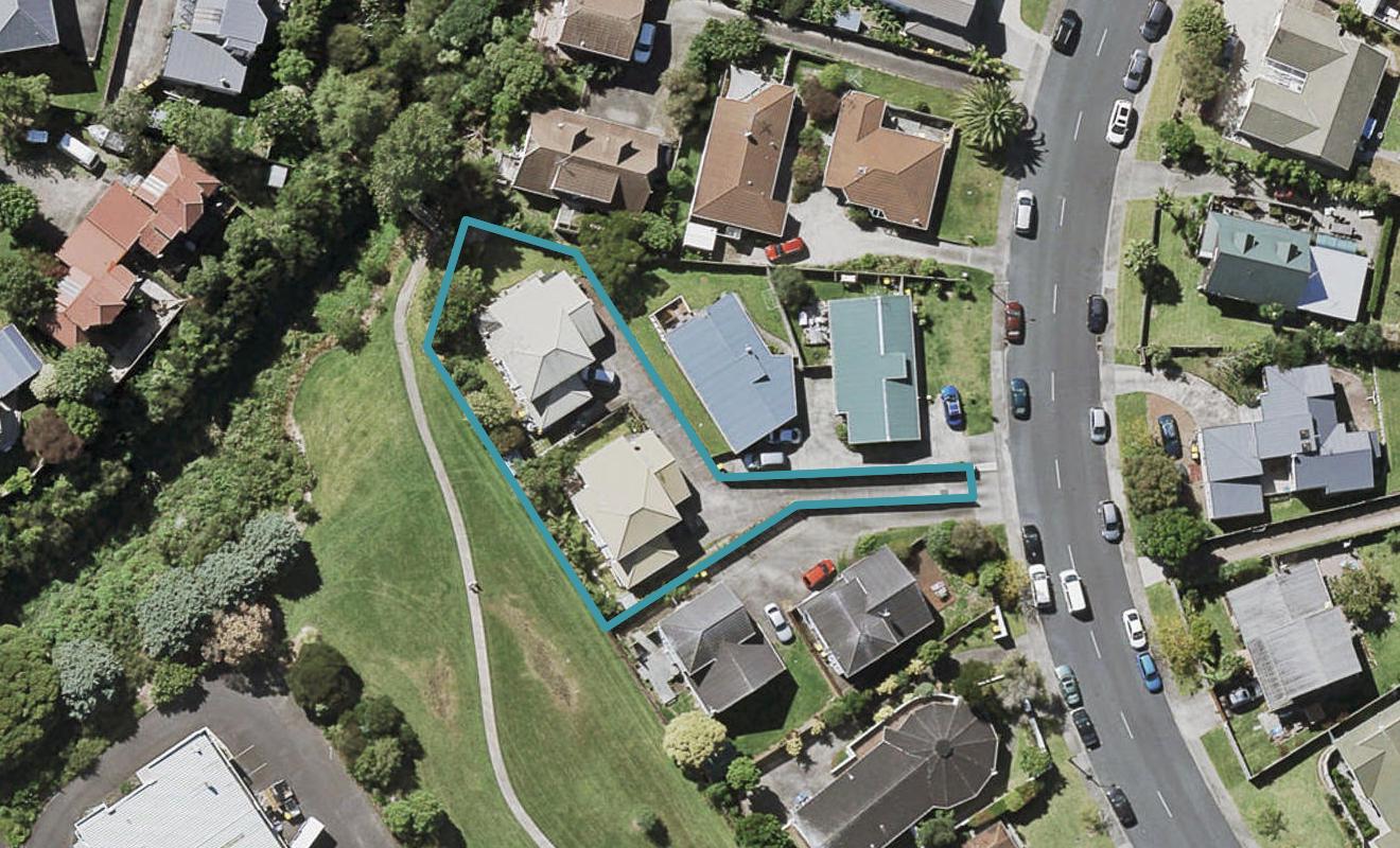 1/12 Centorian Drive, Windsor Park, Auckland - Carousel 1
