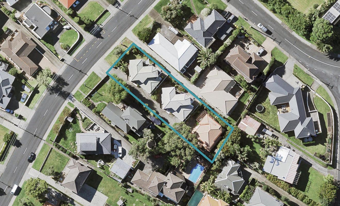 2/89 Litten Road, Cockle Bay, Auckland - Carousel 1