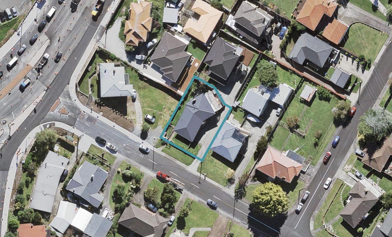 2 Lyndhurst Road, Te Atatu South, Auckland - Carousel 1