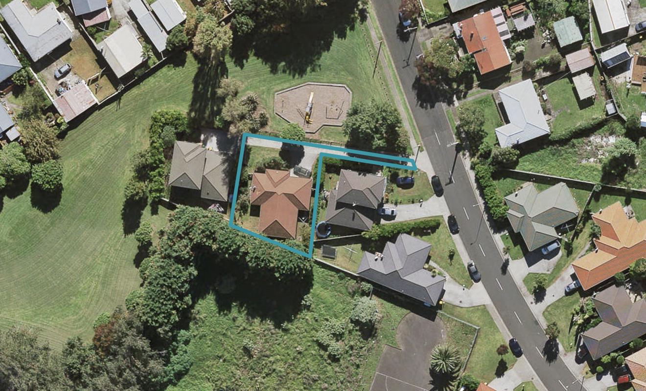 6 Kamaka Road, Mangere Bridge, Auckland - Carousel 1
