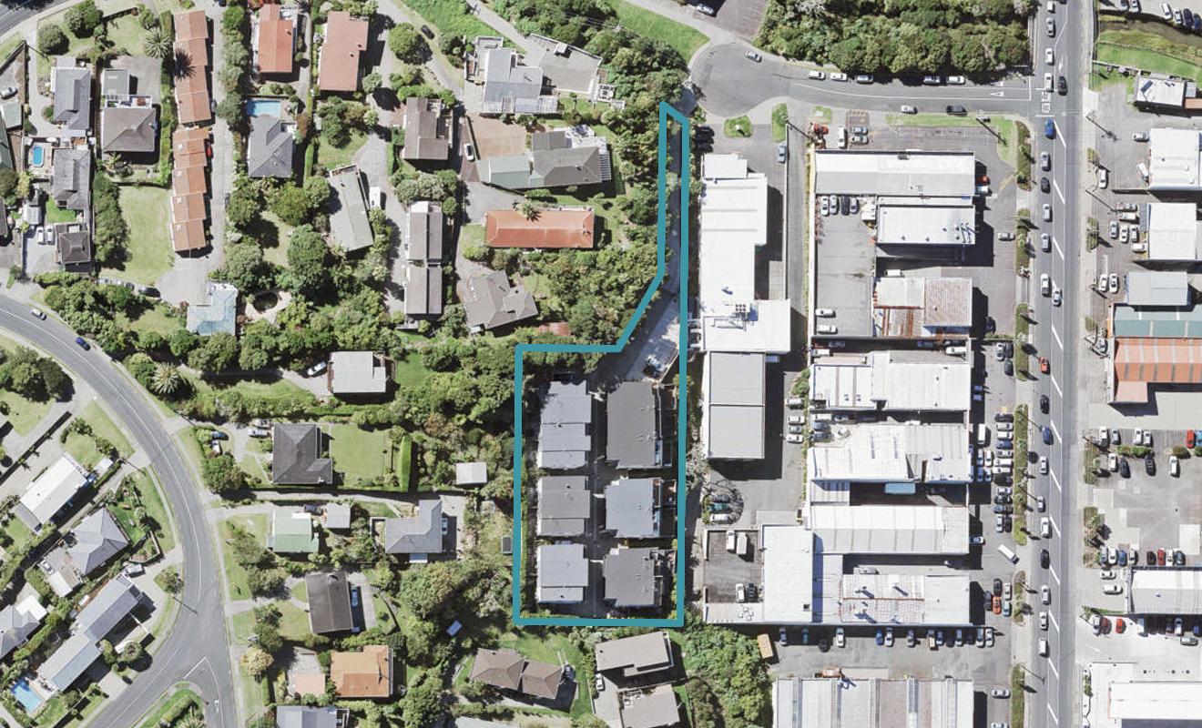 13/8 Wilk Lane, Browns Bay, Auckland - Carousel 1