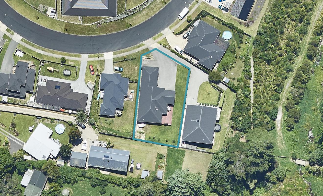 32 Utopia Park Heights, Welcome Bay, Tauranga - Carousel 1