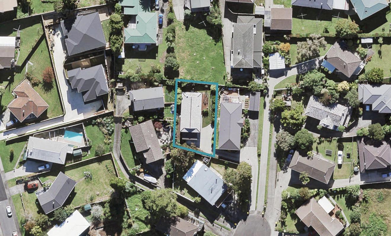 12A Halcombe Place, Green Bay, Auckland - Carousel 1