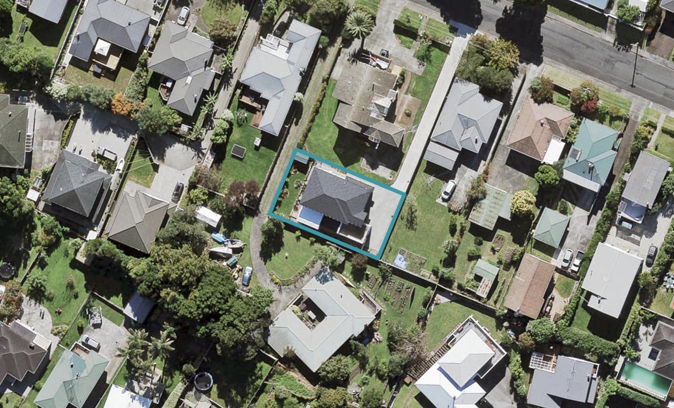 14A Bridge Avenue, Te Atatu South, Auckland - Carousel 1