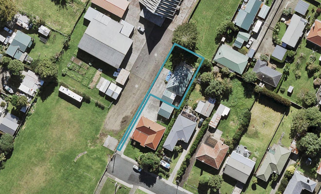 25 Waione Avenue, Te Atatu Peninsula, Auckland - Carousel 1