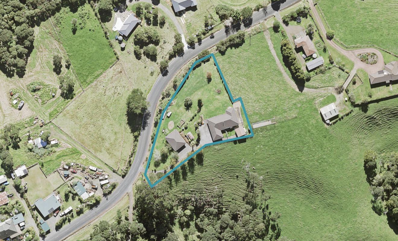 42 Bethells Road, Waitakere, Henderson - Carousel 1