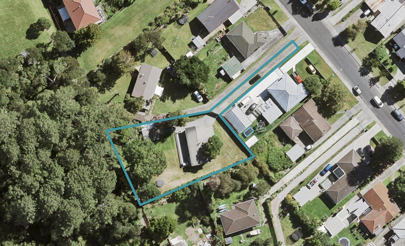 44 Castleford Street, Green Bay, Auckland - Carousel 1
