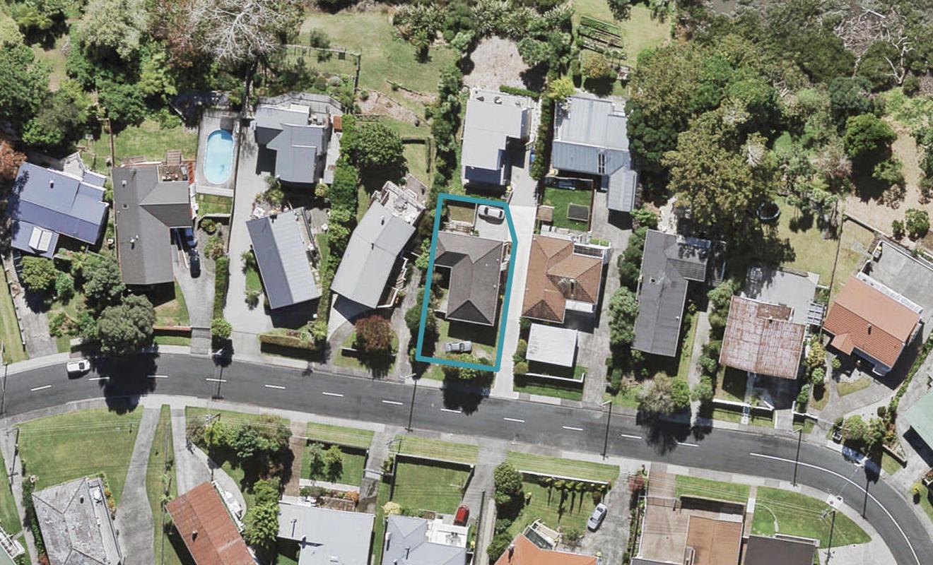 94 Tiroroa Avenue, Te Atatu South, Auckland - Carousel 1