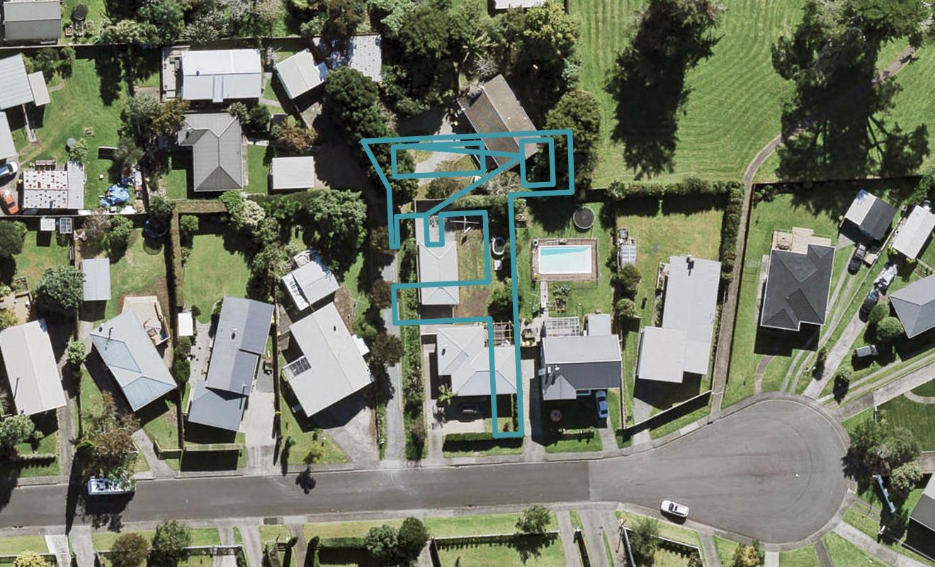 12D Clinton Avenue, Te Atatu Peninsula, Auckland - Carousel 1