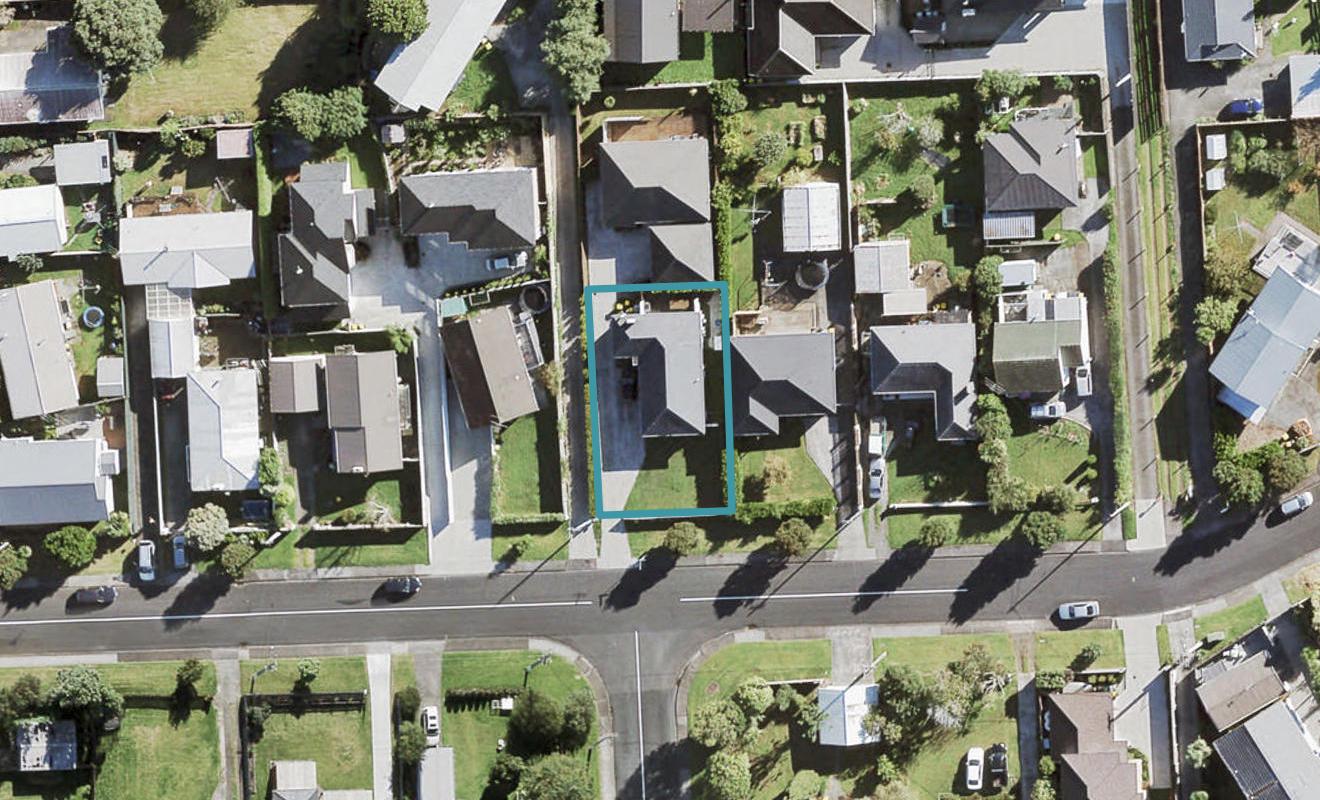 22 Rewarewa Road, Te Atatu Peninsula, Auckland - Carousel 1