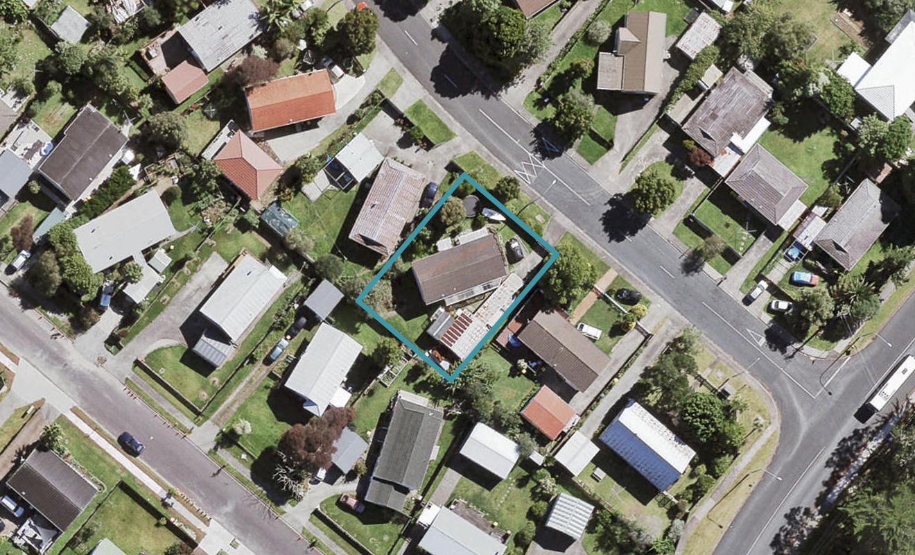 6 Farwood Drive, Henderson, Auckland - Carousel 1