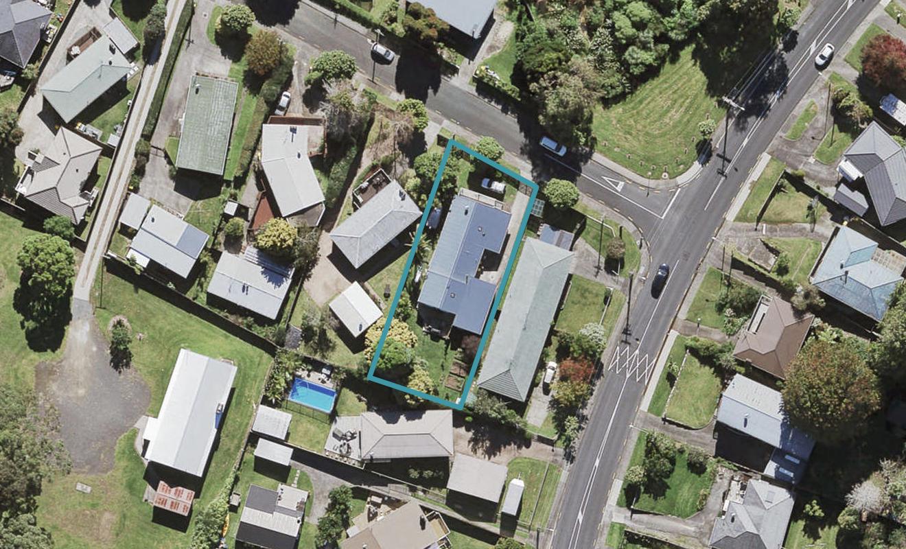4 Coletta Lane, Te Atatu South, Auckland - Carousel 1