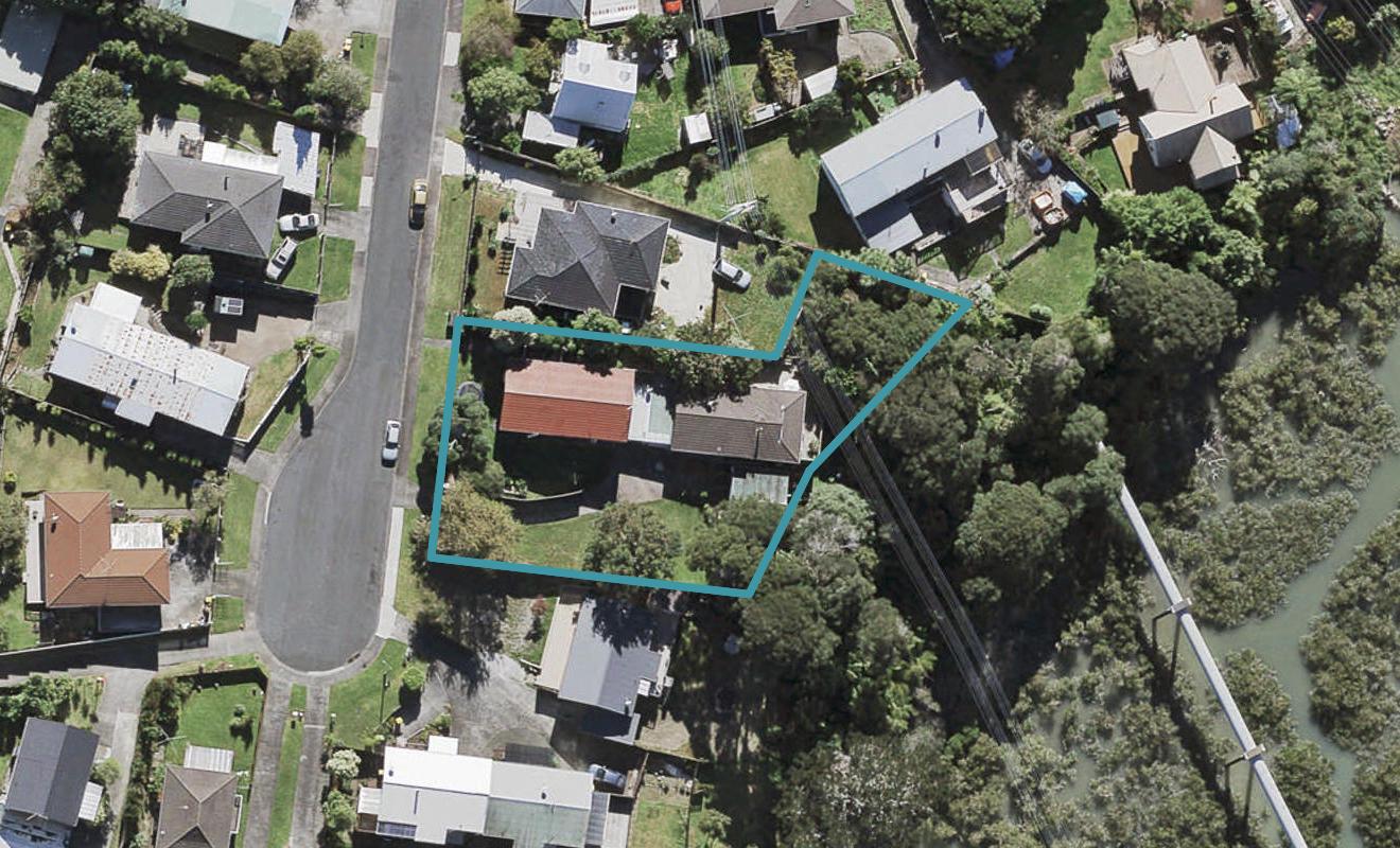 8 Talavera Place, Te Atatu South, Auckland - Carousel 1