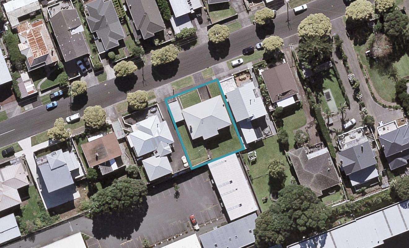 12 McLean Street, Strandon, New Plymouth - Carousel 1