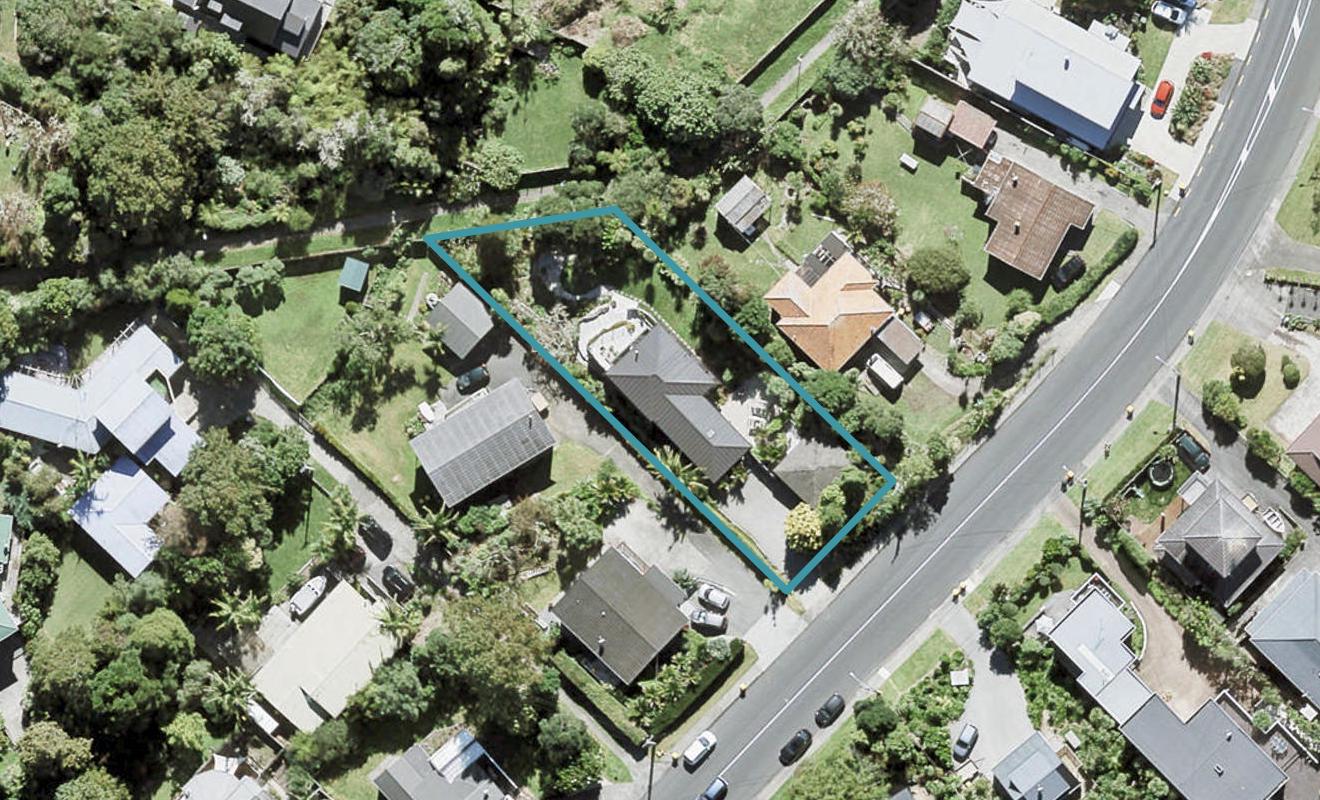 910 Beach Road, Waiake, Auckland - Carousel 1