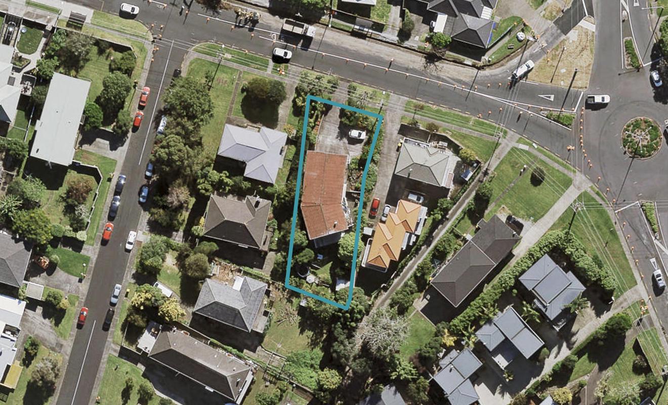 4 Raleigh Road, Northcote, Auckland - Carousel 1