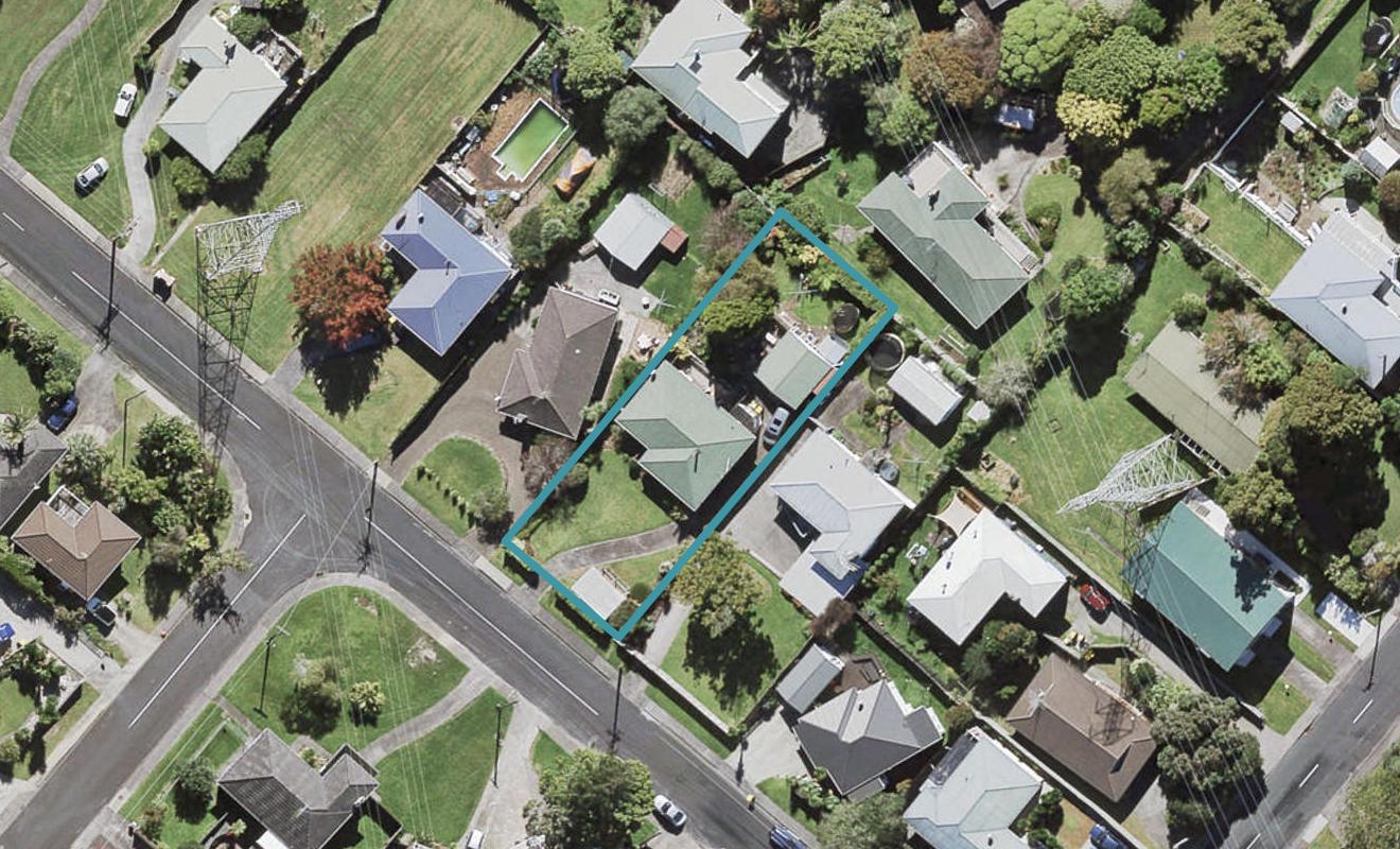 22 Wakeling Avenue, Te Atatu South, Auckland - Carousel 1