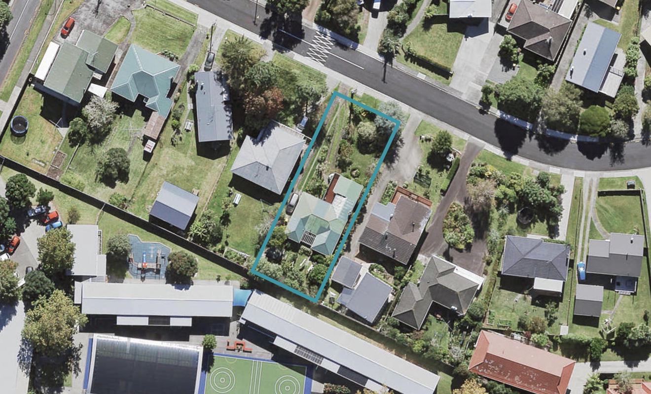 37 Divich Avenue, Te Atatu South, Auckland - Carousel 1