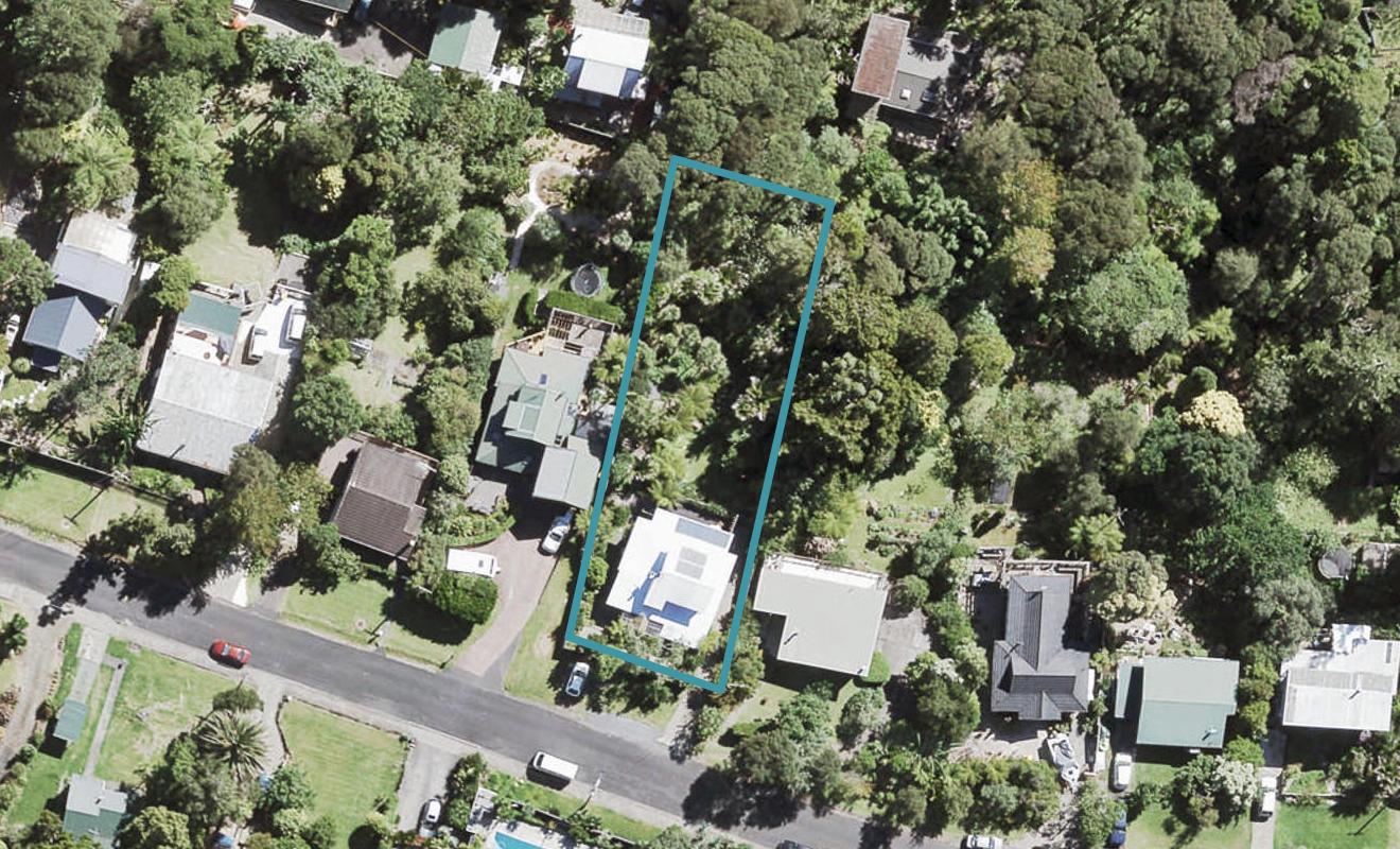 34 Minnehaha Avenue, Titirangi, Auckland - Carousel 1