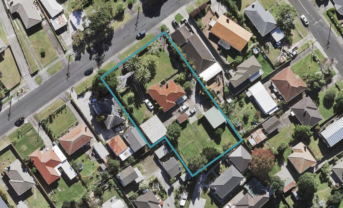 87 Roberts Road, Te Atatu South, Auckland - Carousel 1