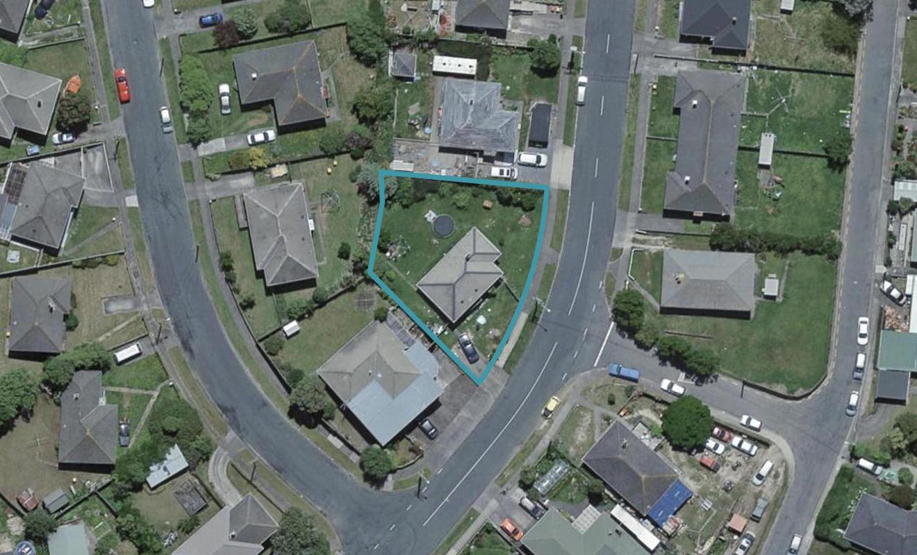 37 Davidson Crescent, Tawa, Wellington - Carousel 1