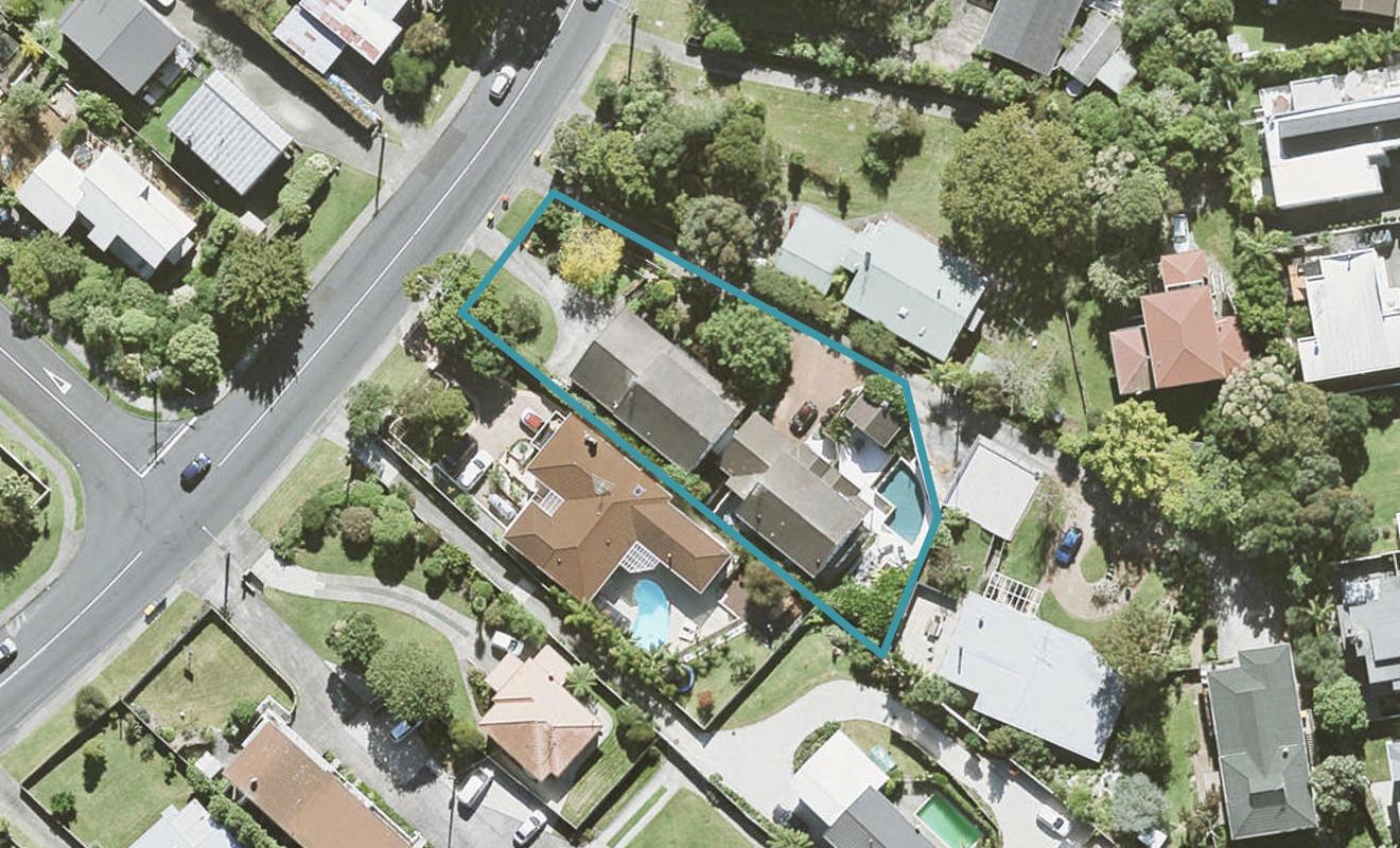 2/877 Beach Road, Waiake, Auckland - Carousel 1