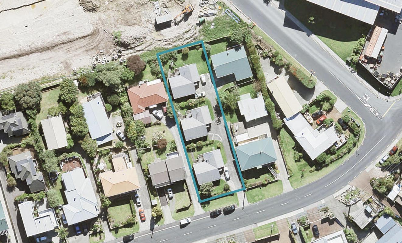 31 Wade River Road, Stanmore Bay, Whangaparaoa - Carousel 1