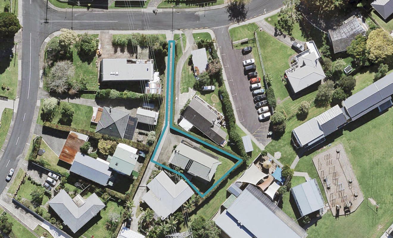 154A Tiroroa Avenue, Te Atatu South, Auckland - Carousel 1