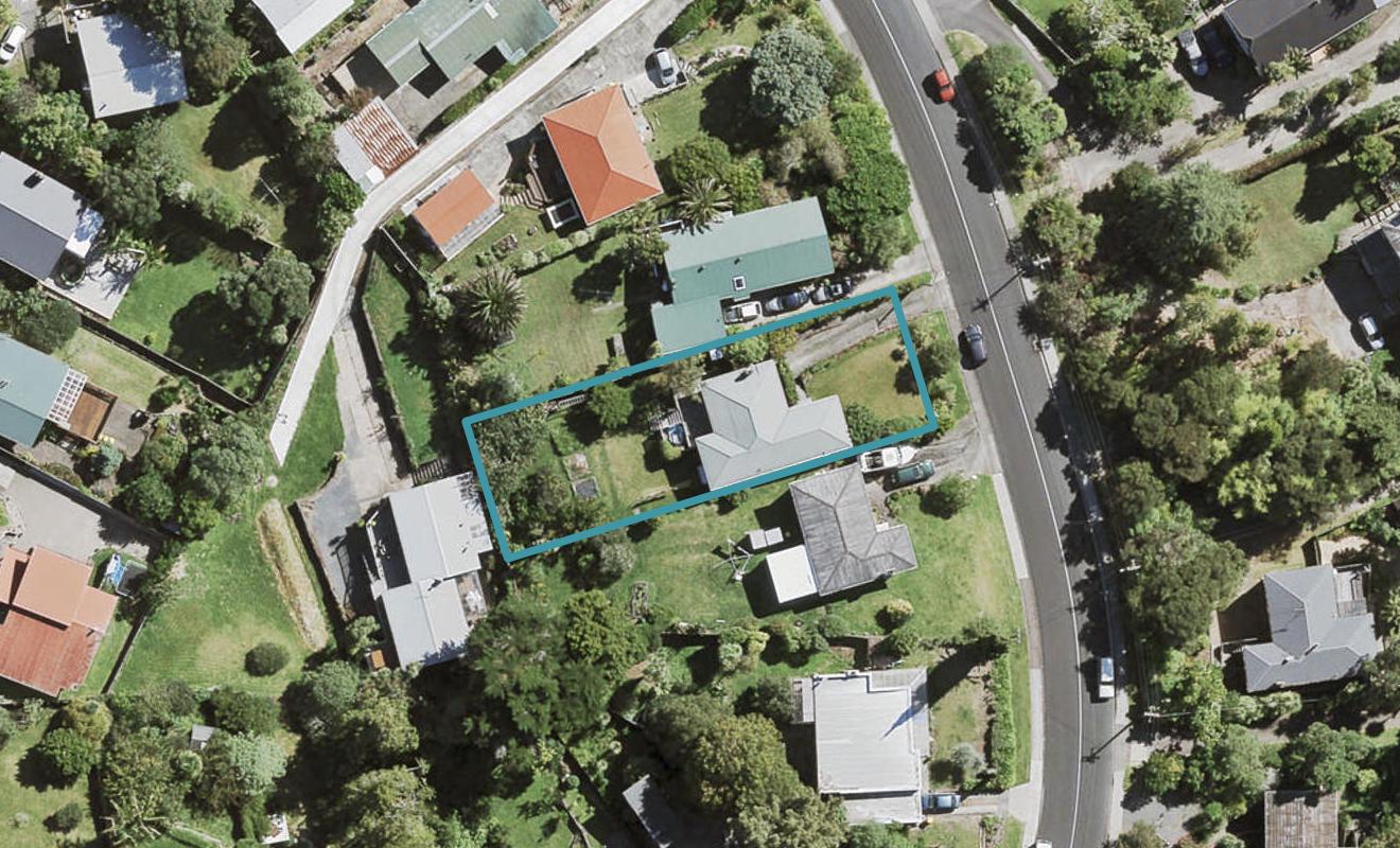 29 Derwent Crescent, Titirangi, Auckland - Carousel 1