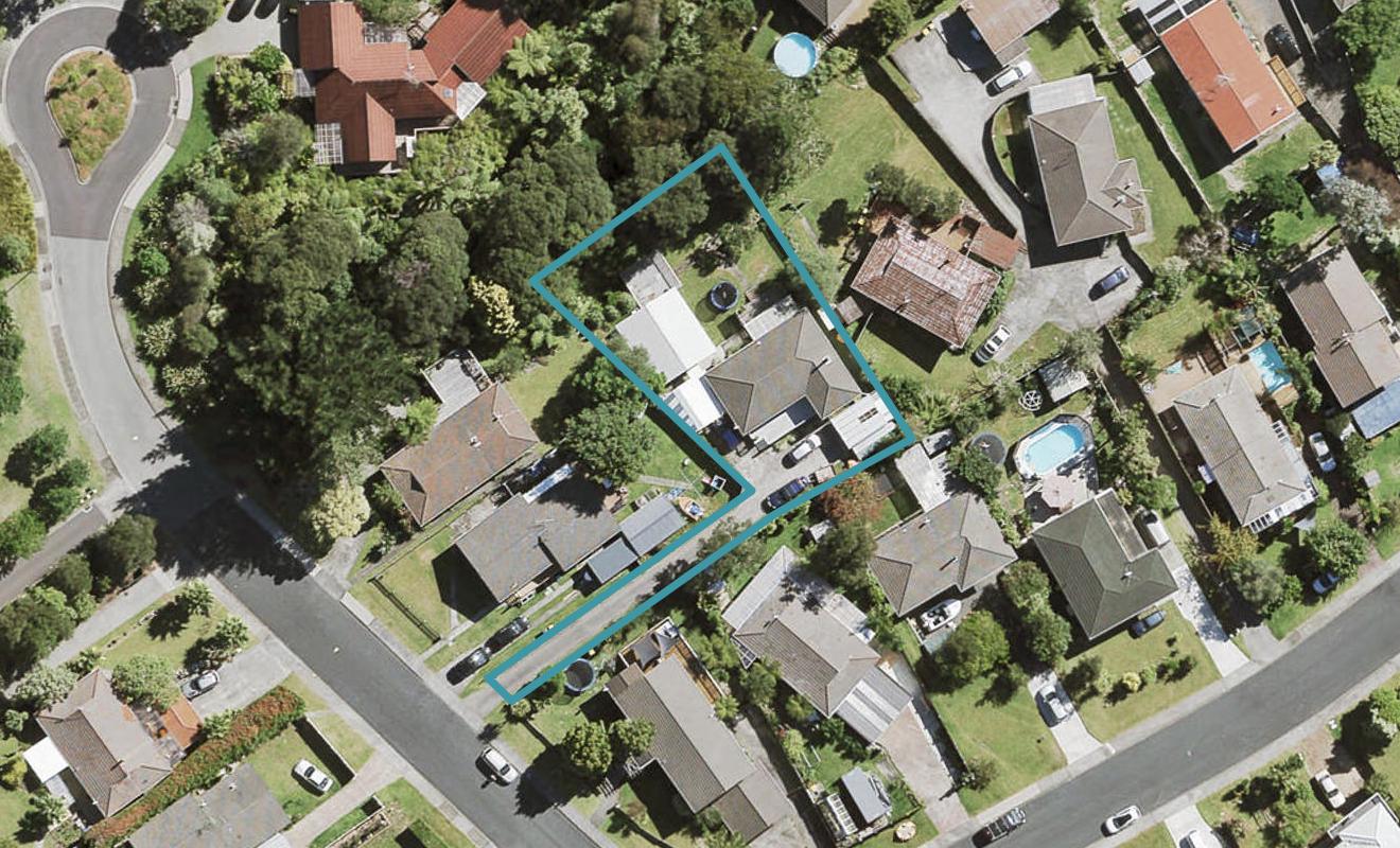 43 Staincross Street, Green Bay, Auckland - Carousel 1