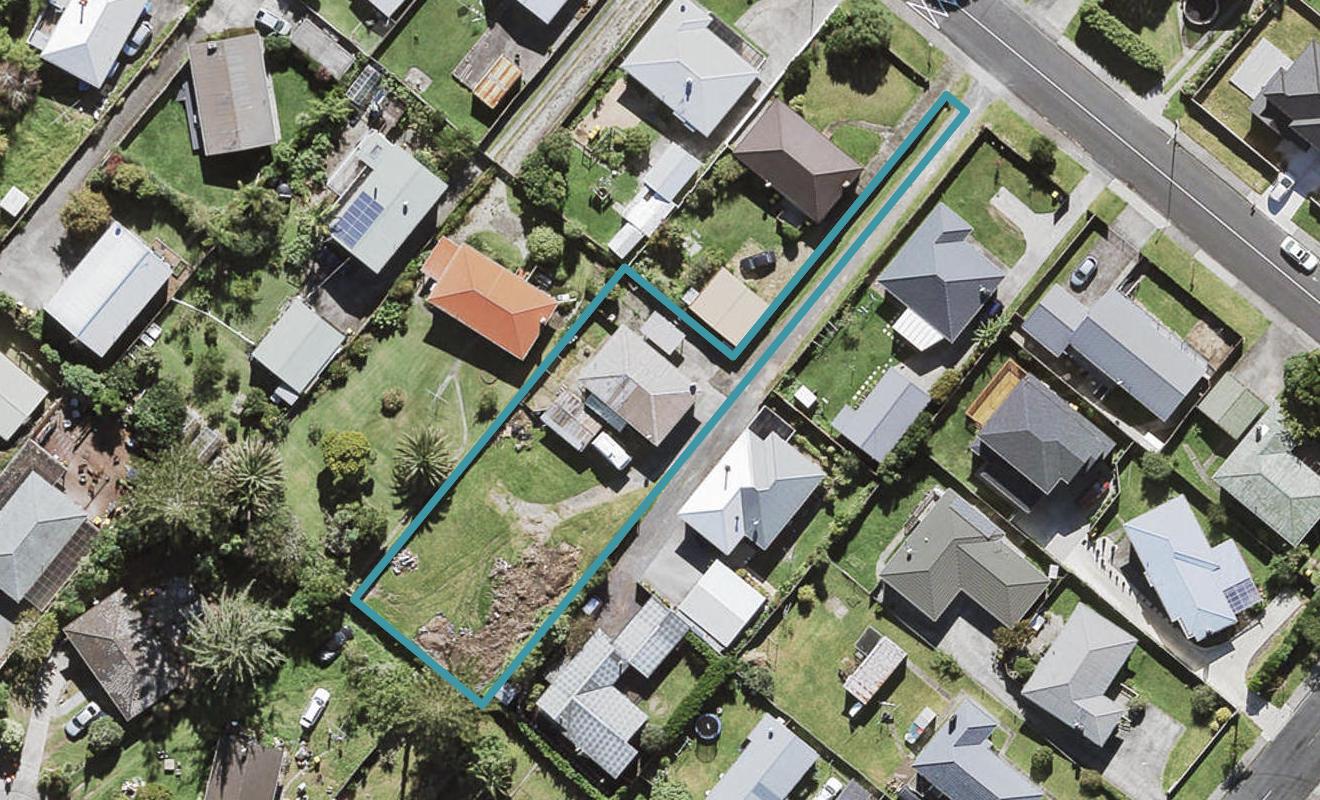 2/8 Glendene Avenue, Glendene, Auckland - Carousel 1