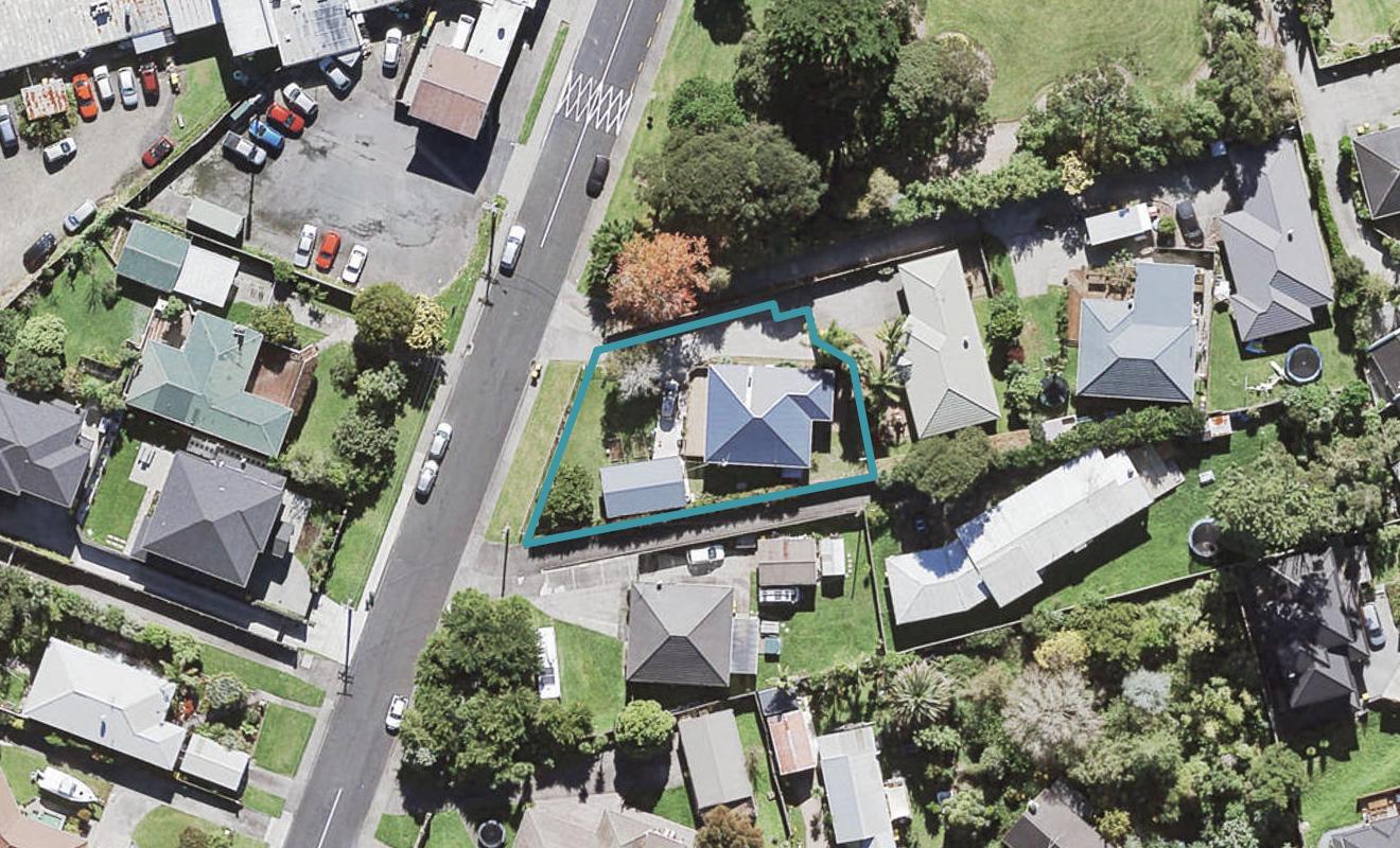 6 Vardon Road, Green Bay, Auckland - Carousel 1