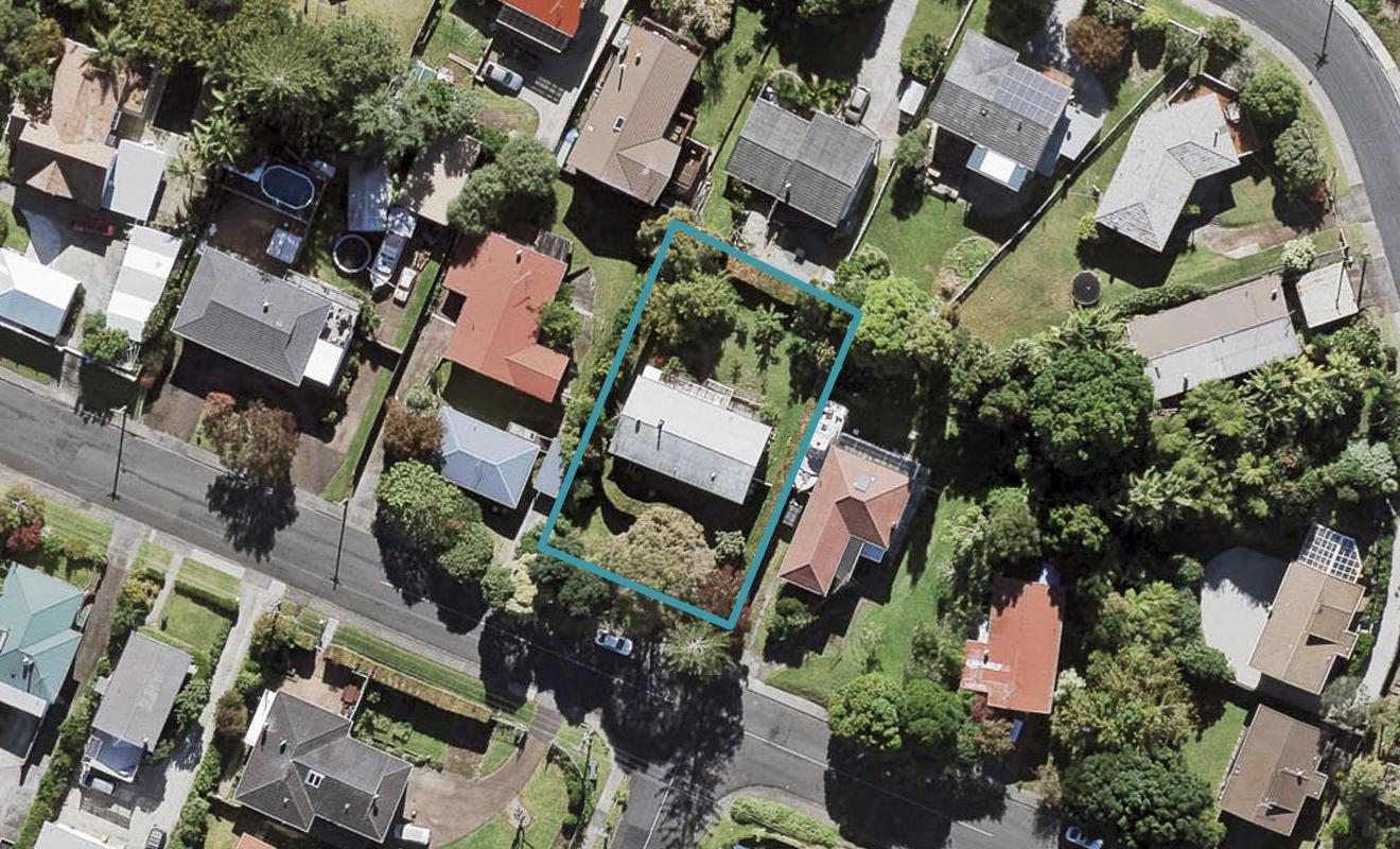 11 Bridge Avenue, Te Atatu South, Auckland - Carousel 1