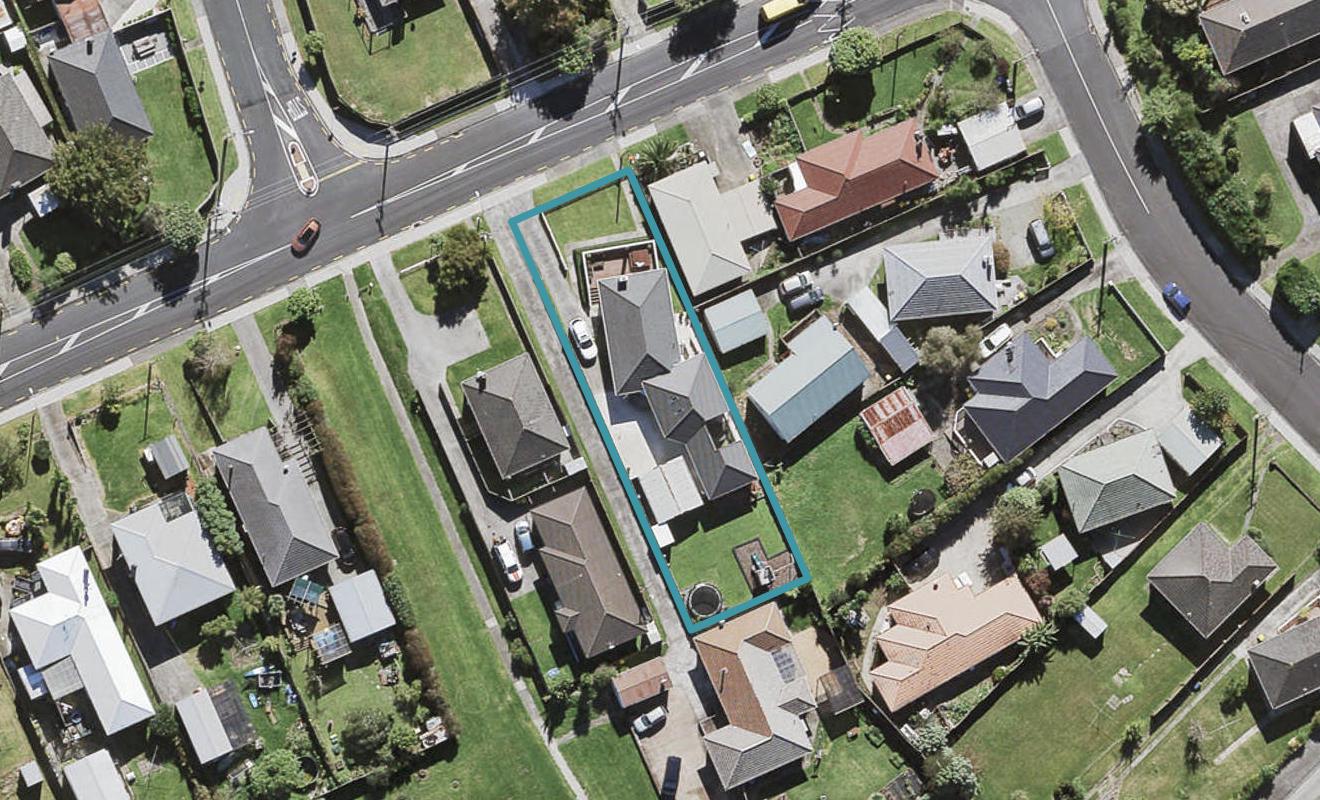 42 Vodanovich Road, Te Atatu South, Auckland - Carousel 1