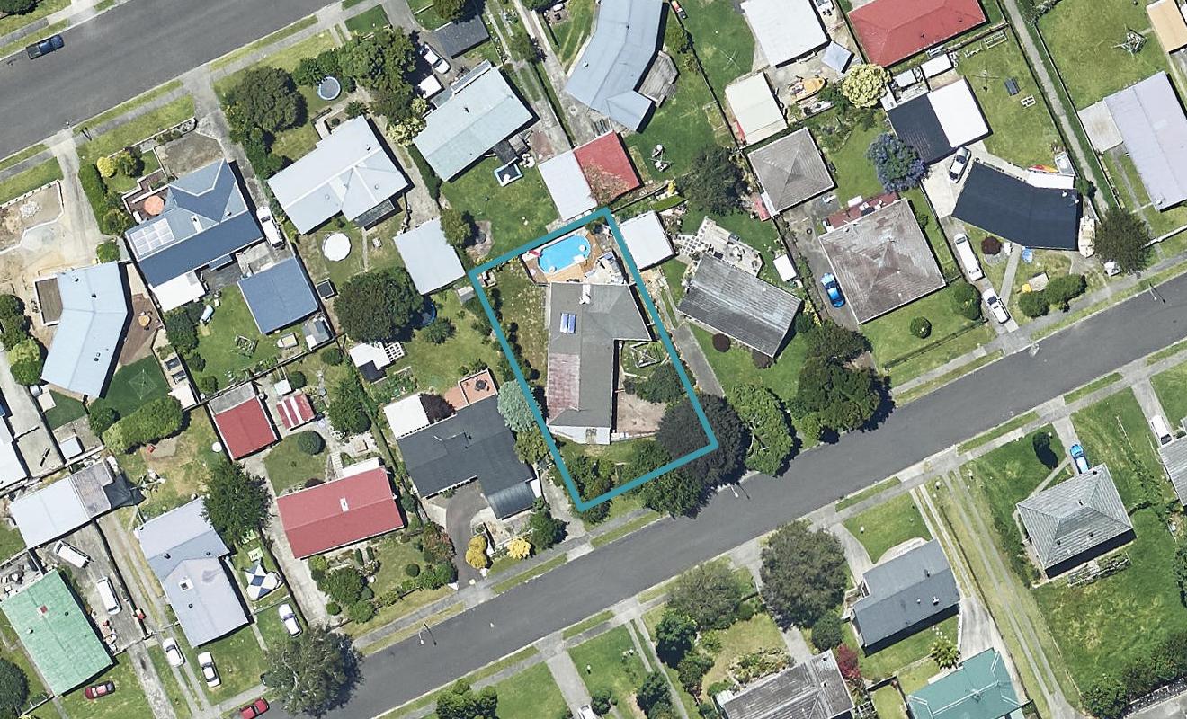 12 Dingadee Street, Welcome Bay, Tauranga - Carousel 1