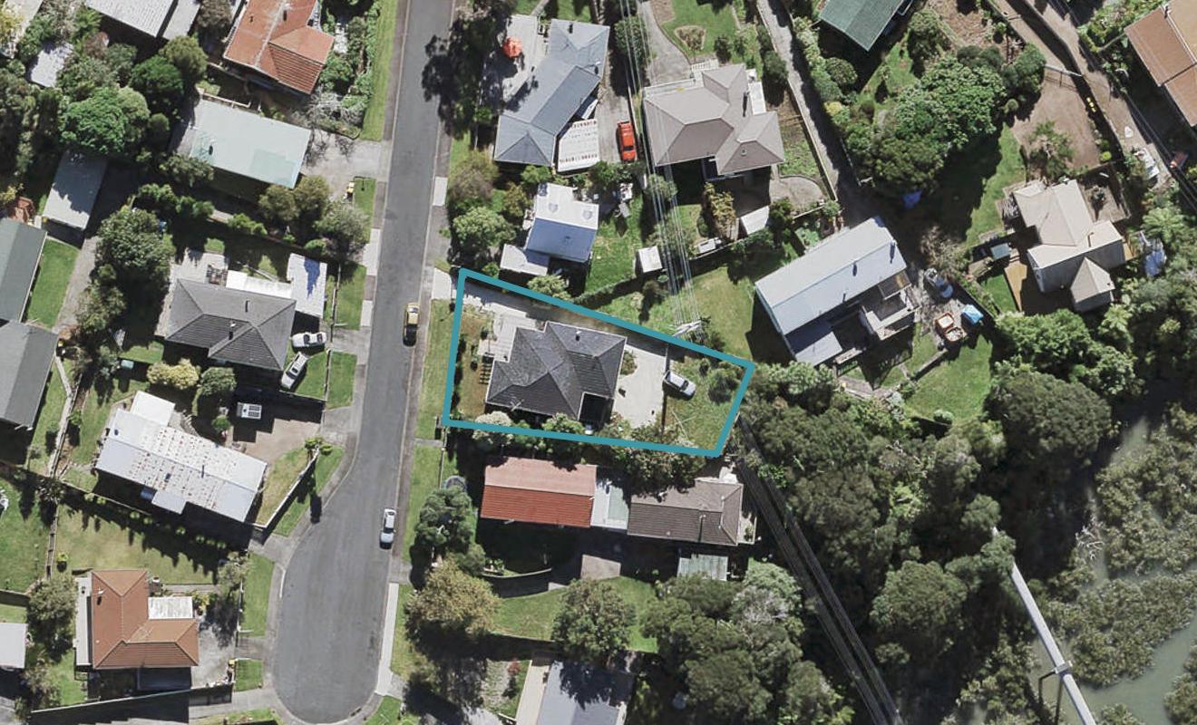 4 Talavera Place, Te Atatu South, Auckland - Carousel 1