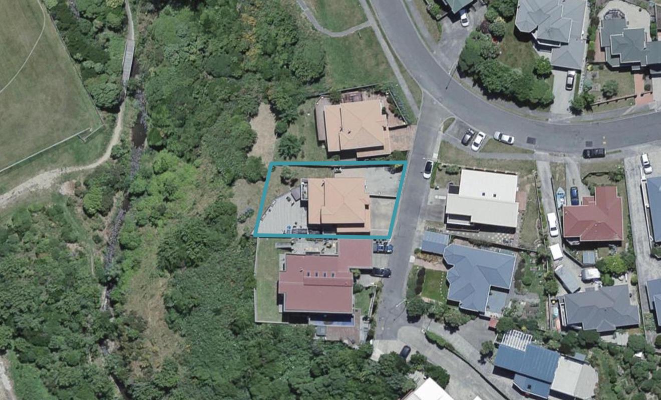 8 Domanski Crescent, Owhiro Bay, Wellington - Carousel 1