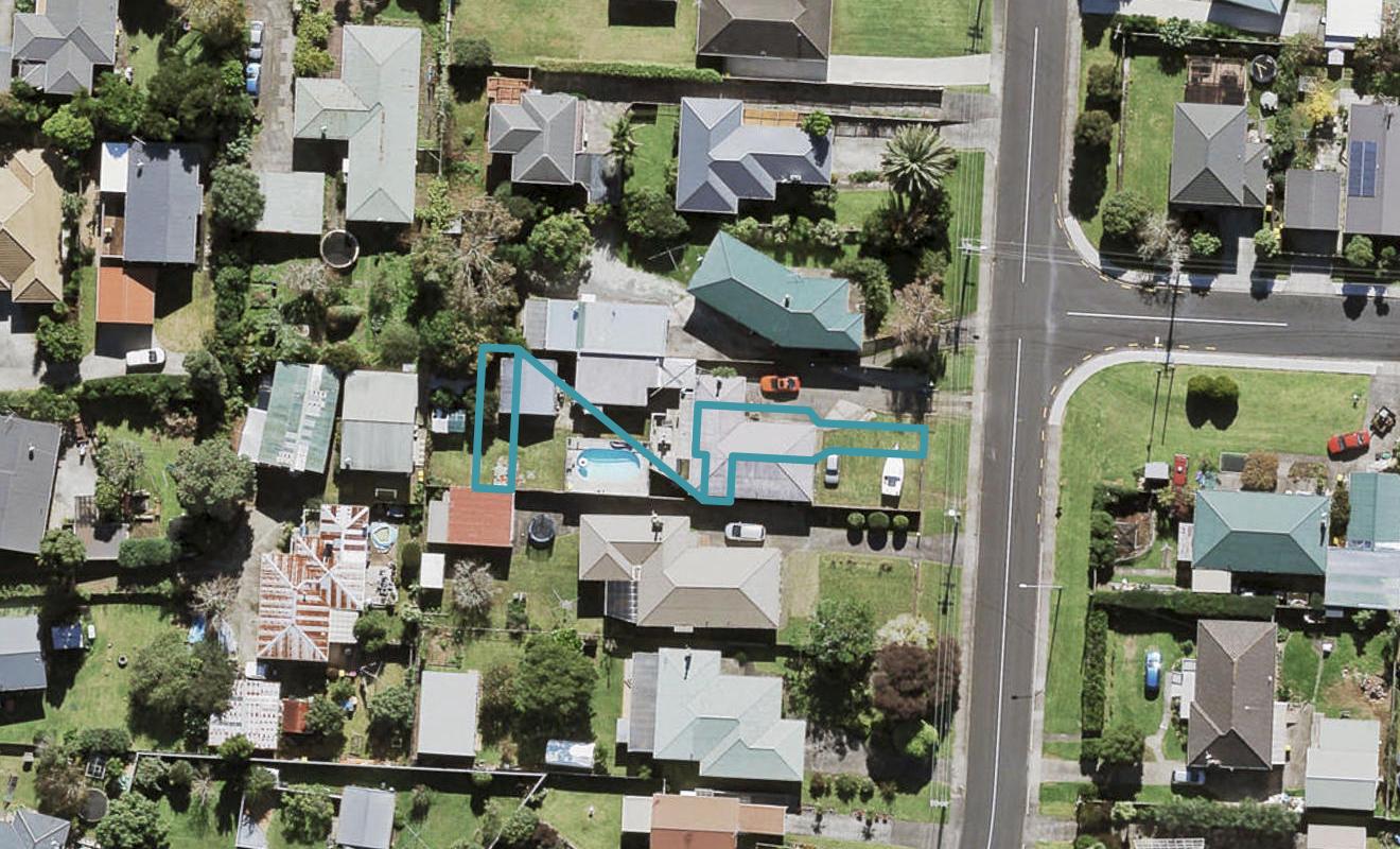 8/86 Gloria Avenue, Te Atatu Peninsula, Auckland - Carousel 1