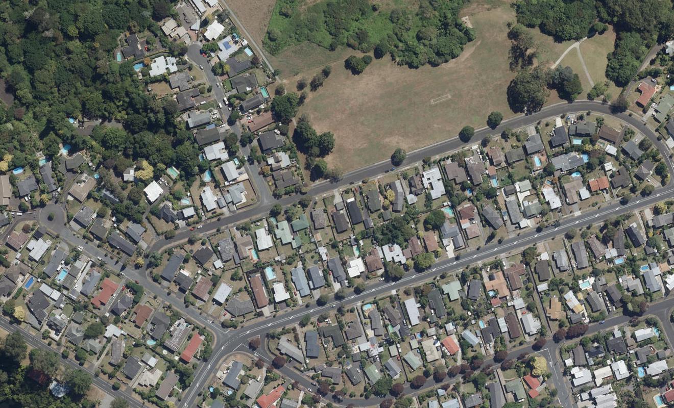 18 Clements Crescent, Queenwood, Hamilton - Carousel 1