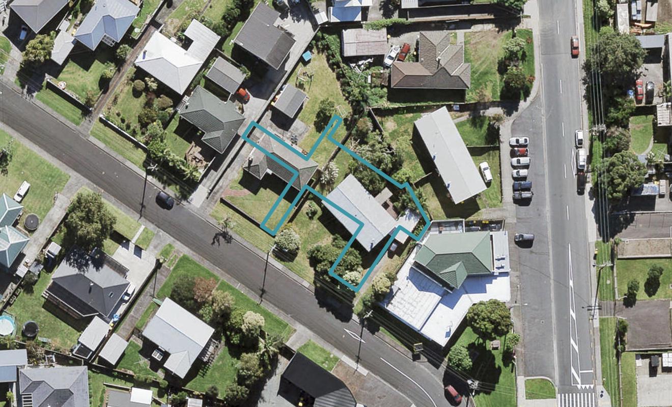 4/3 Abbotleigh Avenue, Te Atatu Peninsula, Auckland - Carousel 1