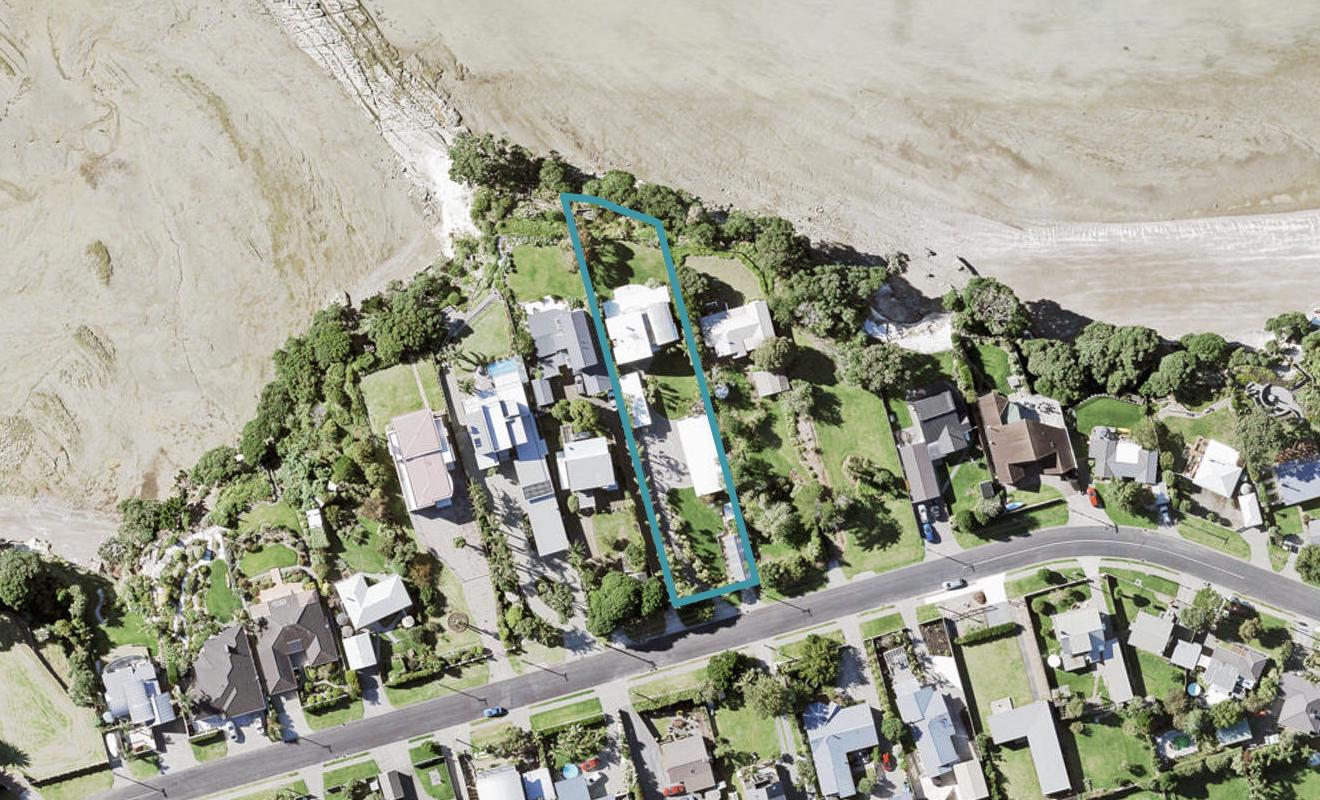 21 Hawke Crescent, Beachlands, Auckland - Carousel 1