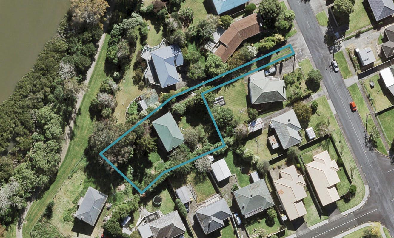 116 Flanshaw Road, Te Atatu South, Auckland - Carousel 1