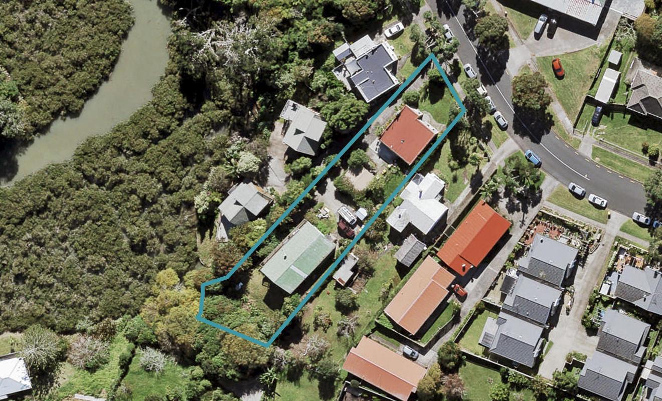 8 Reid Road, New Lynn, Auckland - Carousel 1