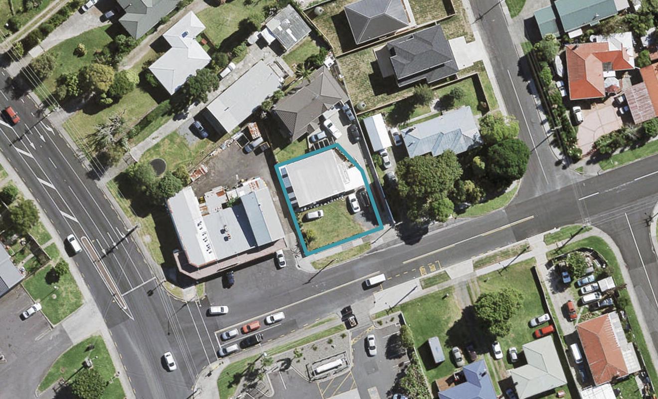 4 Larnoch Road, Henderson, Auckland - Carousel 1