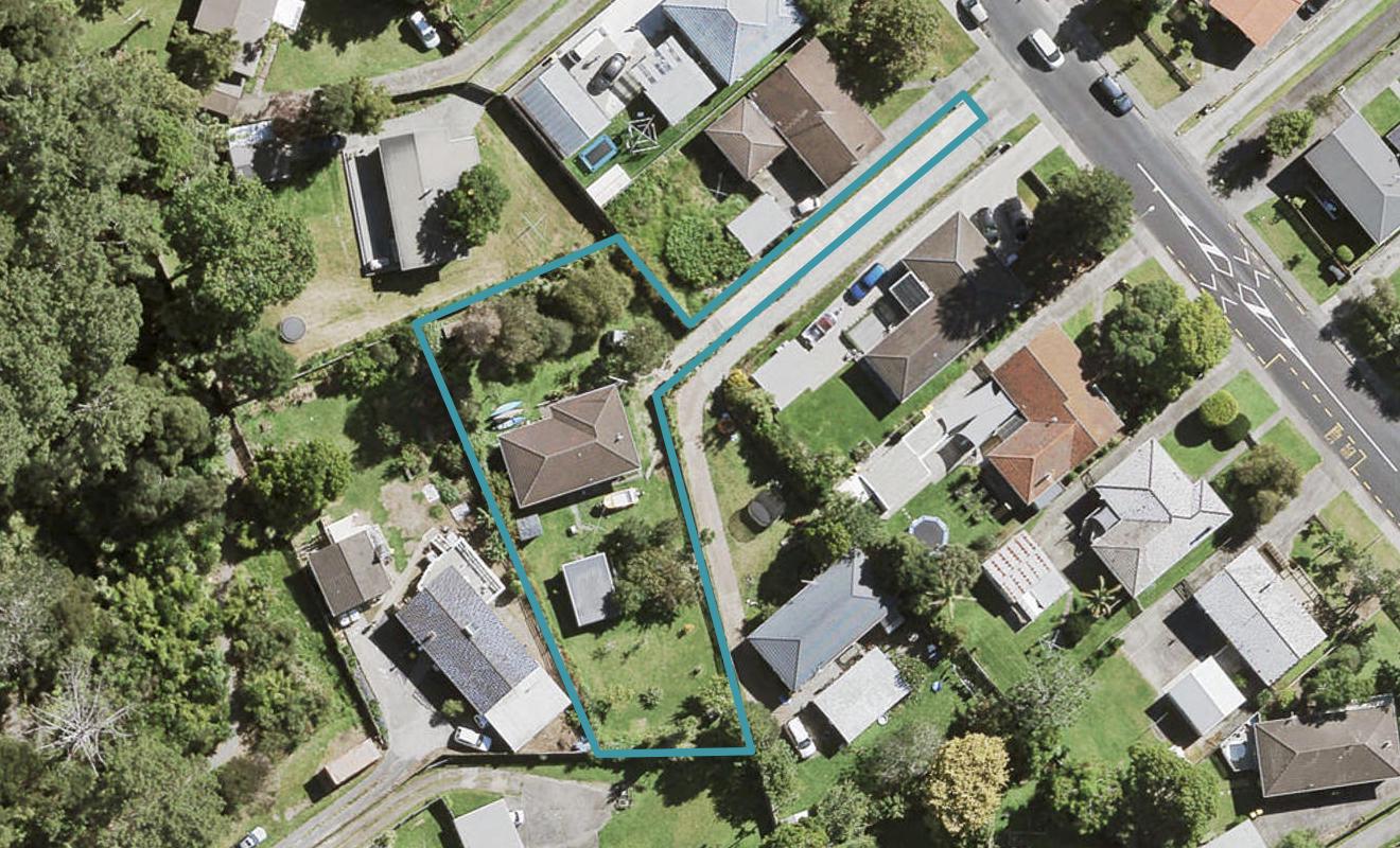 38 Castleford Street, Green Bay, Auckland - Carousel 1