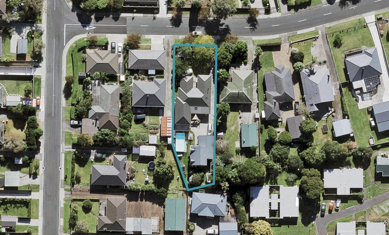 22 Moor Avenue, Te Atatu Peninsula, Auckland - Carousel 1
