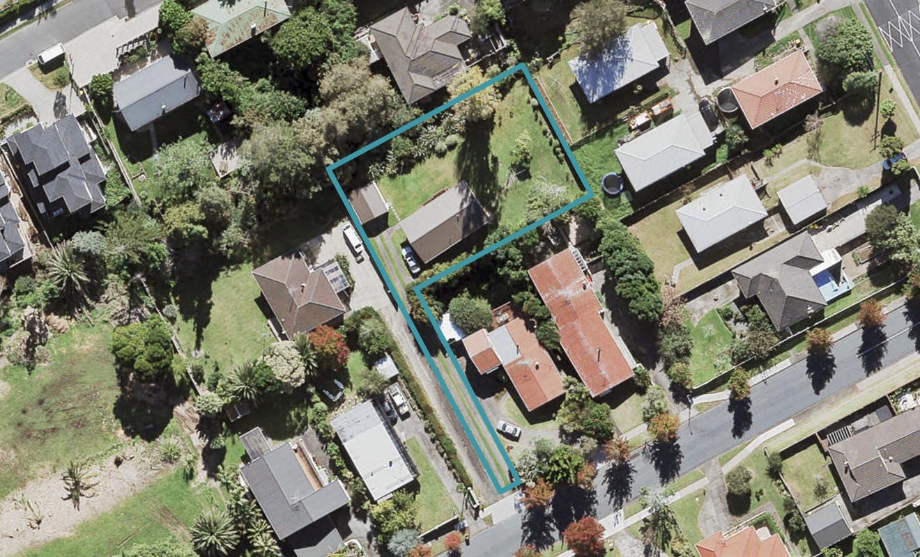 5 Armstrong Place, New Lynn, Auckland - Carousel 1