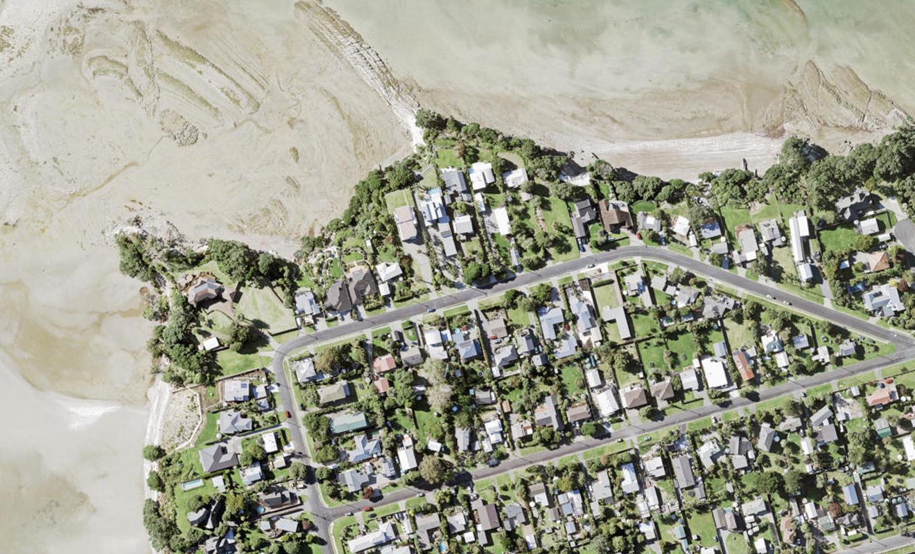 25 Hawke Crescent, Beachlands, Auckland - Carousel 1