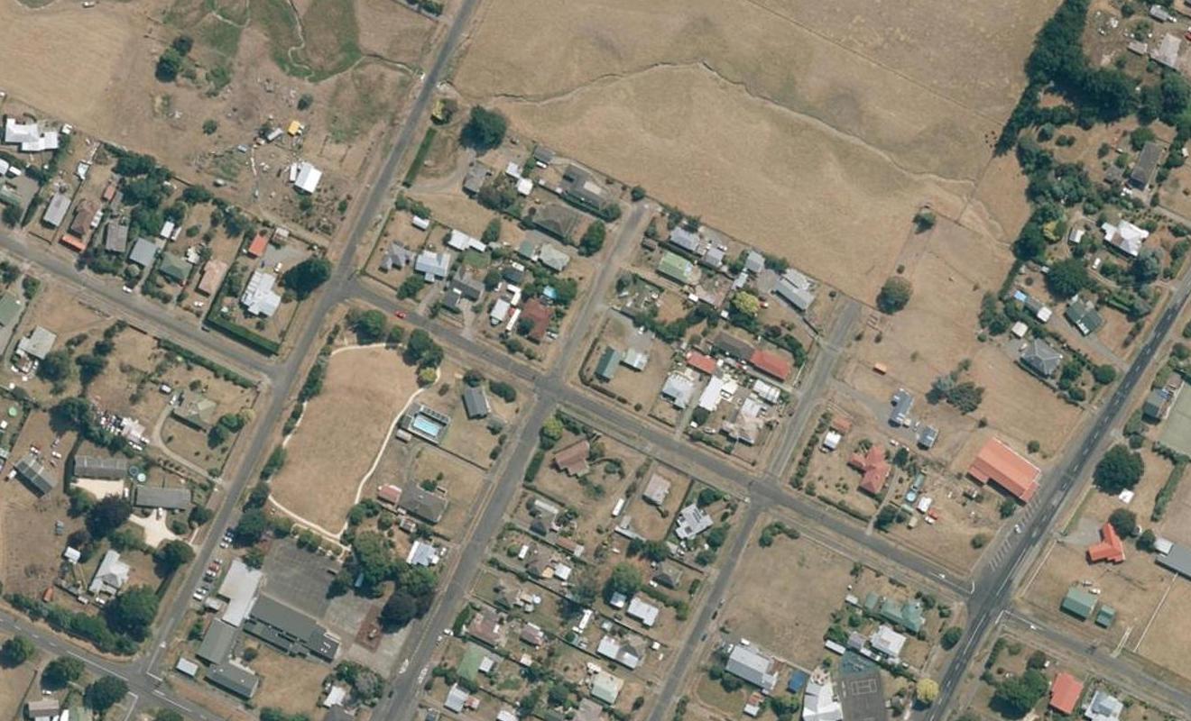 8 Charles Street, Takapau, Takapau - Carousel 1