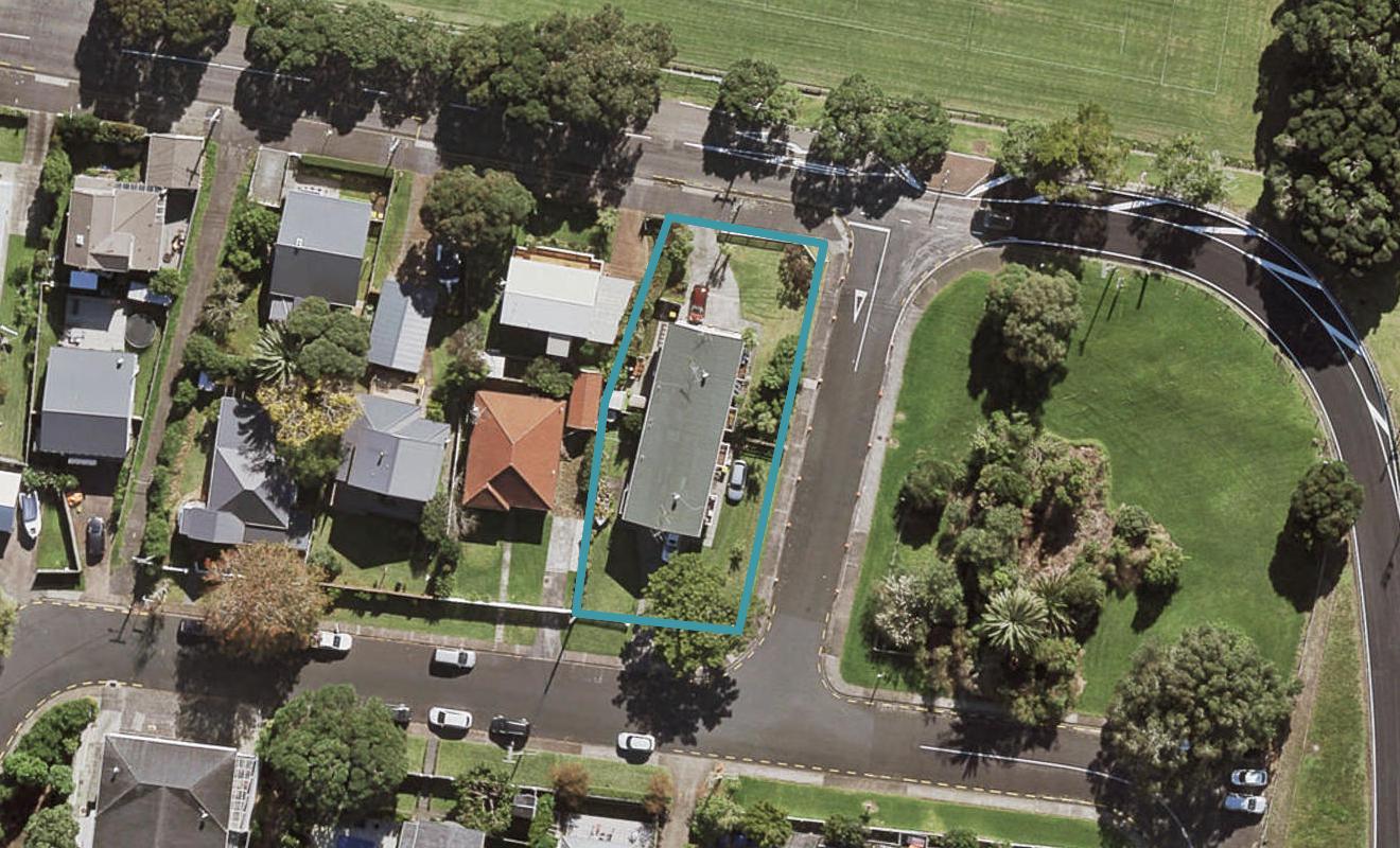 2/35 Stafford Road, Northcote Point, Auckland - Carousel 1